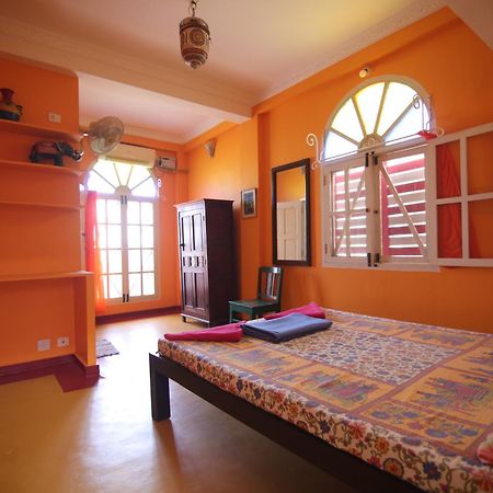 Holi-Wood Guesthouse Пондичерри Экстерьер фото